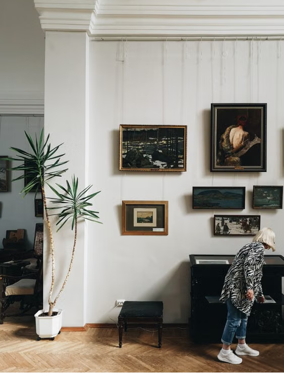 Fine art deaccessioning strategy for collectors